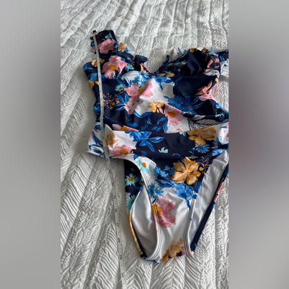Elegant Sunny Flower Ruffled Lace-Back One Piece Swimsuit Size L NWT - Picture 14 of 14